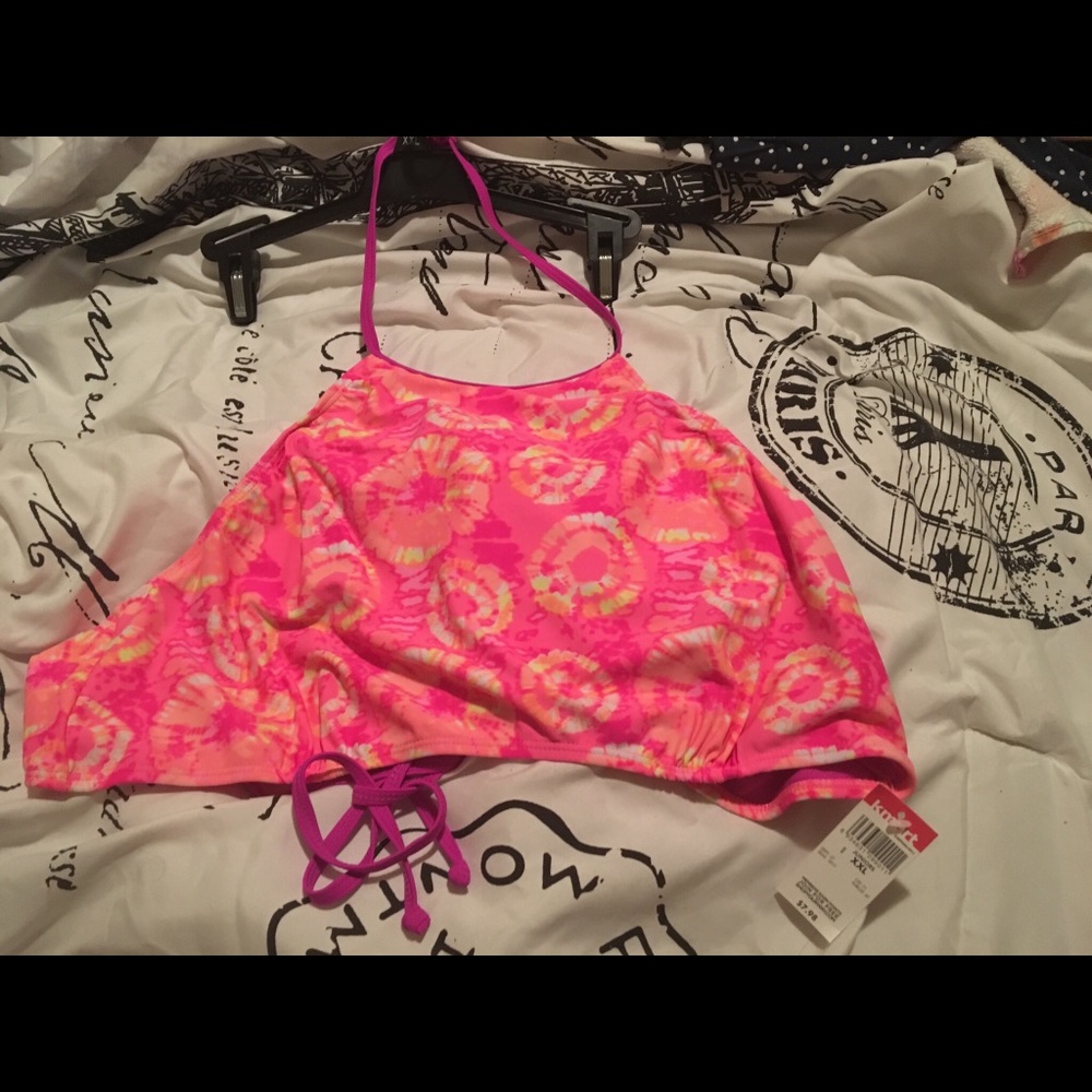 Pink bikini top 👗👖👚4 for $15 when bundled